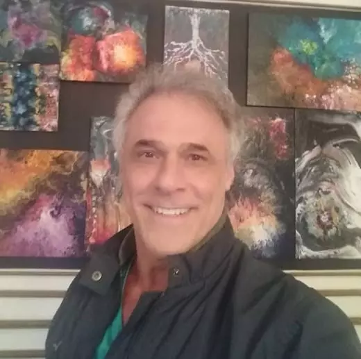 Ator Oscar Magrini também processa Instagram após ter a conta invadida